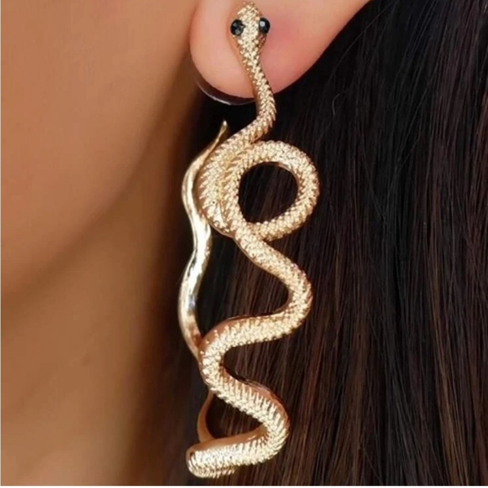 Metallic Coiled Oversized Serpent Snake Stud Earrings 🐍